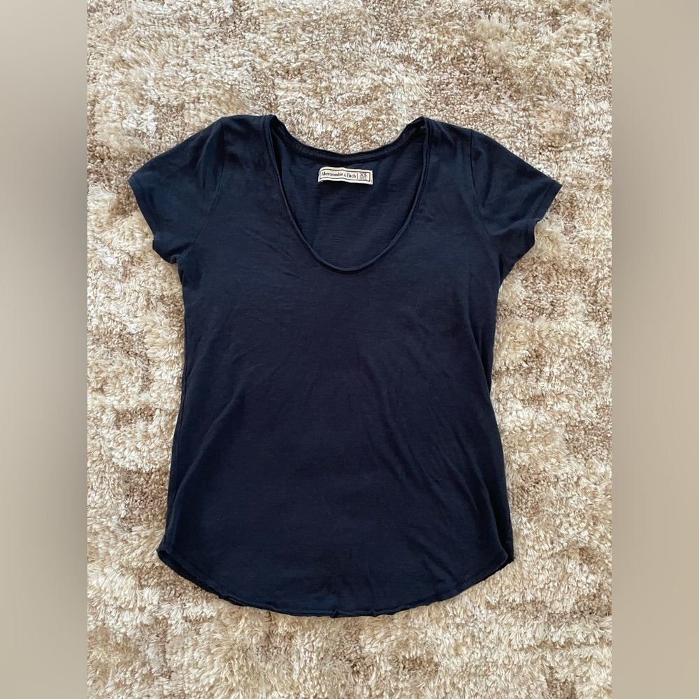 Abercrombie & Fitch Size XS Navy Blue Short Sleeve Tee Scoop Neck T Shirt